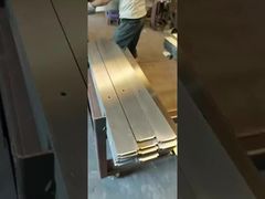 Manos de acero inoxidable