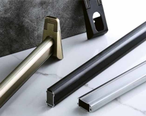 Armadura de aluminio de trabajo pesado Accesorios de bañera Ropa colgante Rodas redondas y ovales de armario con soporte