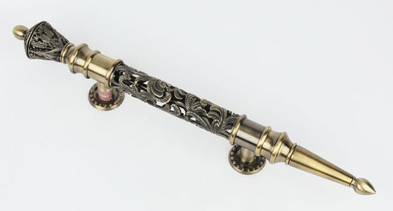 Las manijas del tirón del hardware de la puerta del vintage de la cocina tiran del modelo a cielo abierto floral 24K del armario externo