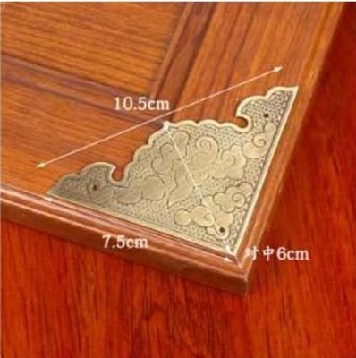 Esquina antigua decorativa protectora de metal al por mayor para caja de regalo de madera Protectores de mesa de hierro